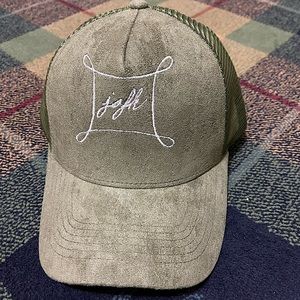 Suede Trucker Hat In (grey. black. navy blue. olive green)(BUY 1 GET 1FREE)